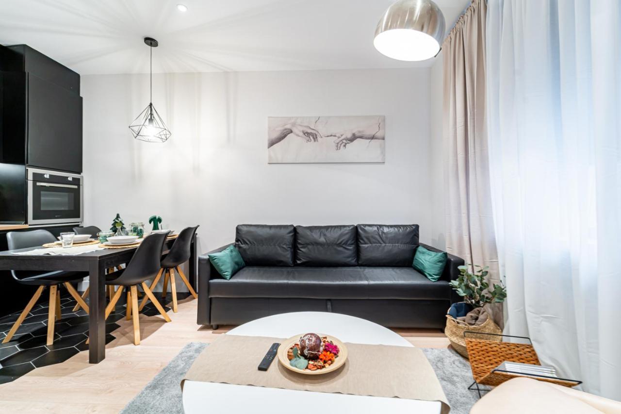 Edsam Madrid Apartments Black Екстериор снимка