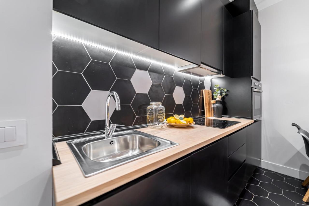 Edsam Madrid Apartments Black Екстериор снимка