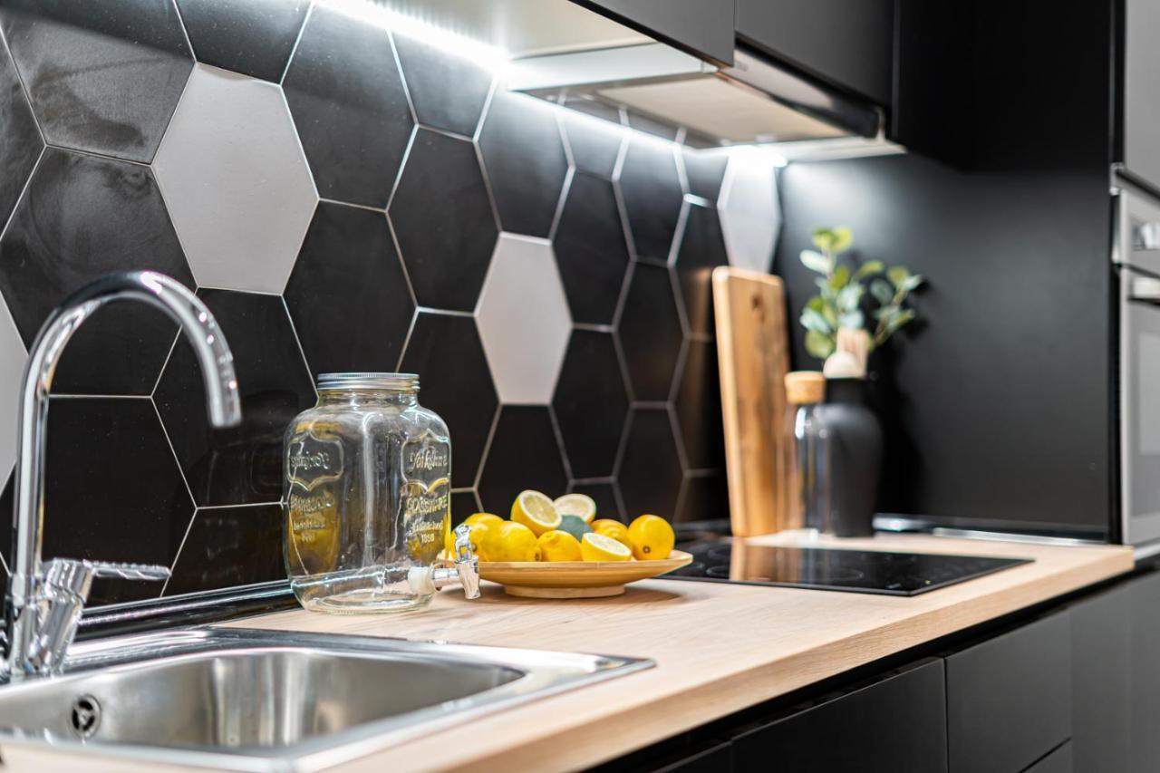 Edsam Madrid Apartments Black Екстериор снимка