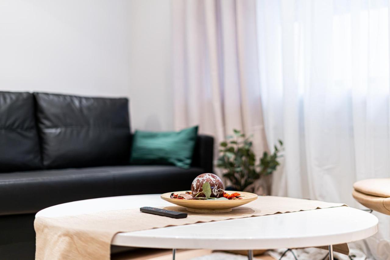 Edsam Madrid Apartments Black Екстериор снимка