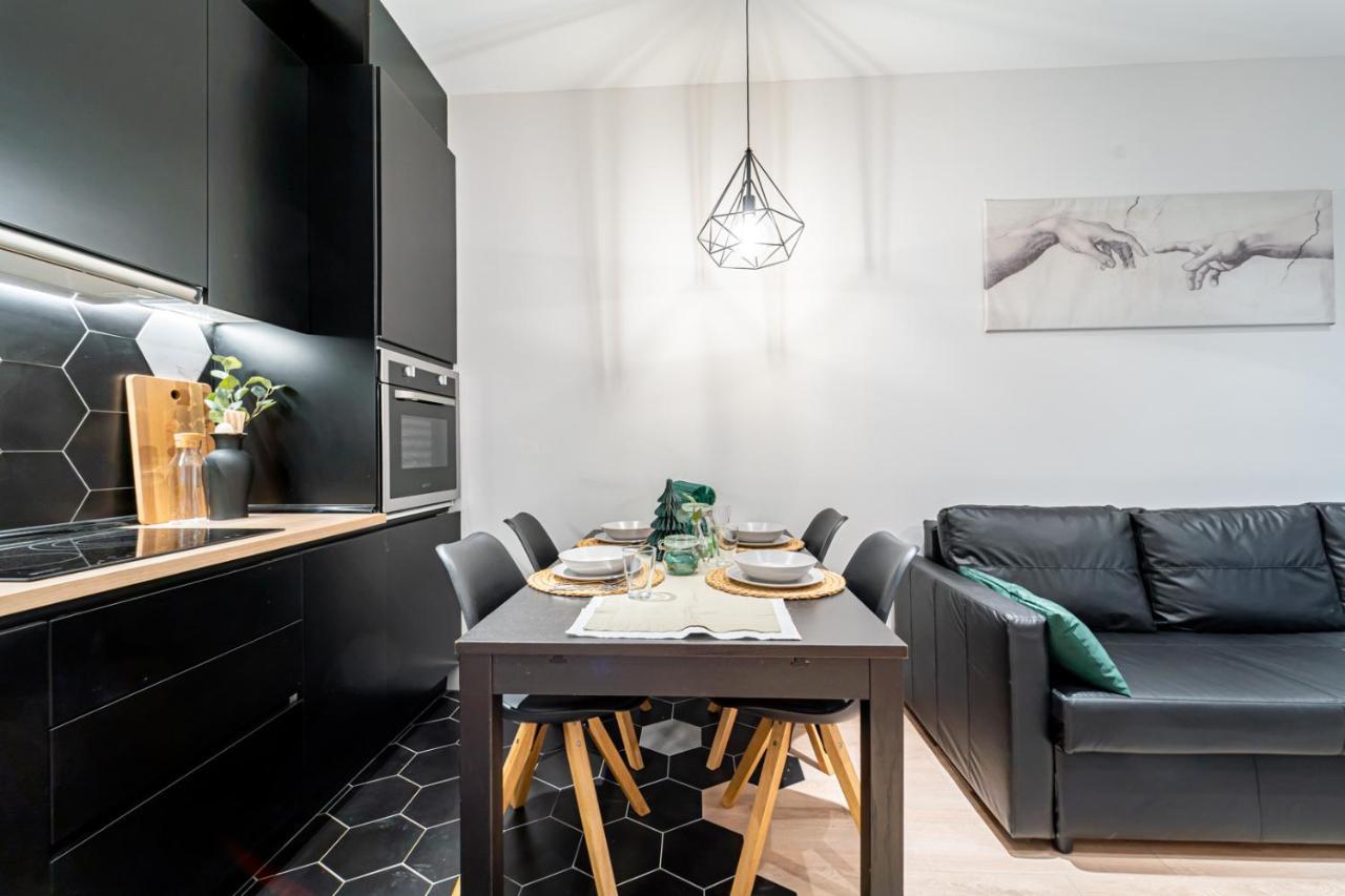 Edsam Madrid Apartments Black Екстериор снимка